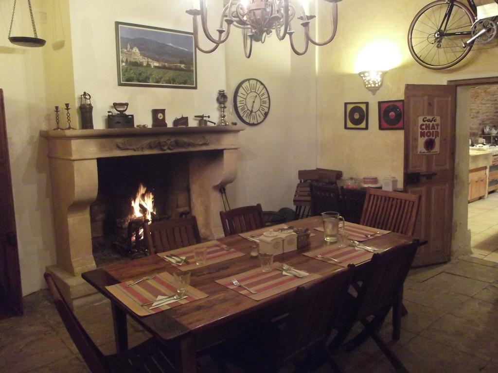 Chambres Et Table D'Hotes Au Brabo Mormoiron エクステリア 写真